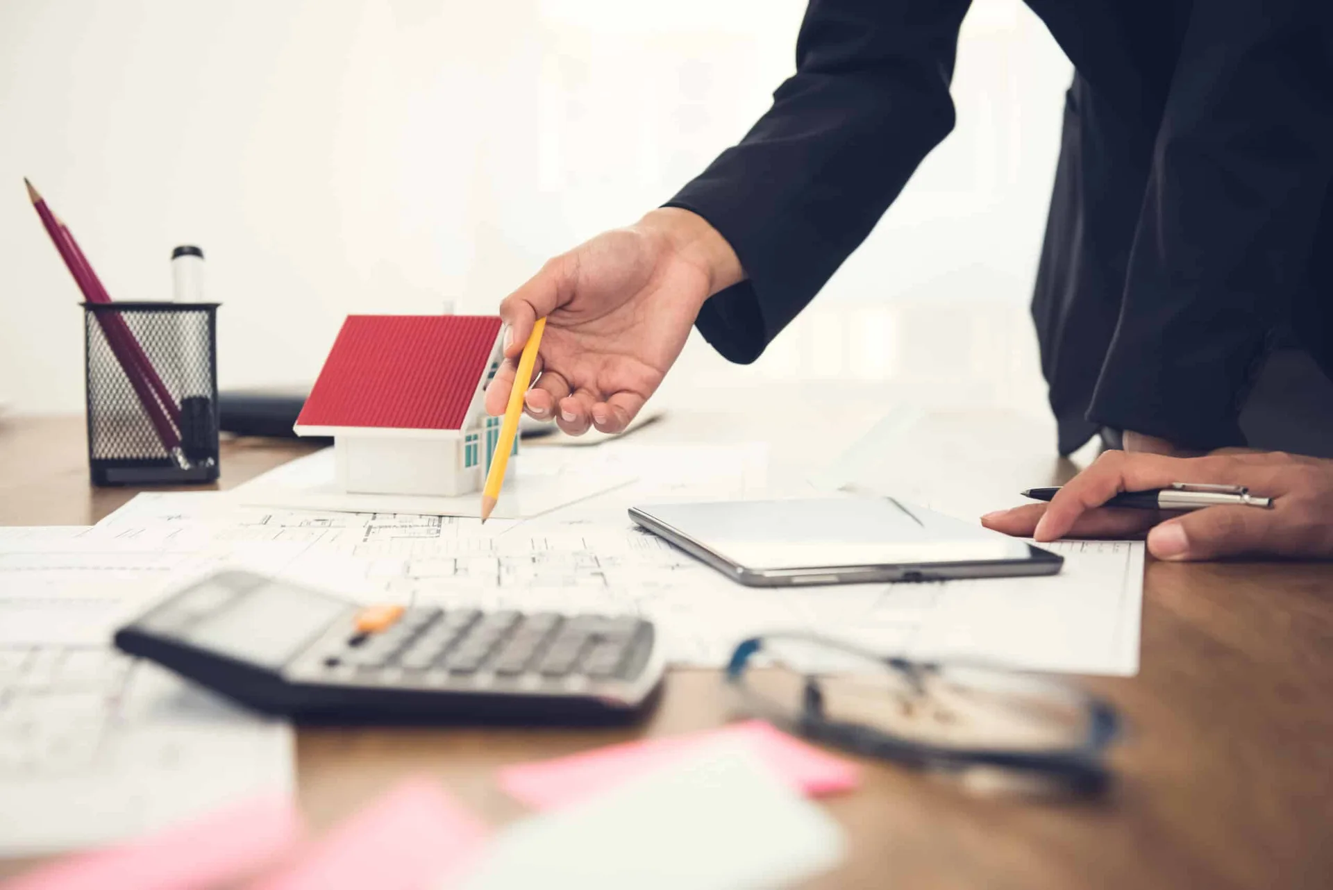 Real,Estate,Agent,With,Client,Or,Architect,Team,Discussing,House